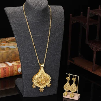 Marocký Styl Luxusní Zlatá Barva Náhrdelník Náušnice Dámské Svatební Šaty Zdobené Šperky Přívěsek Set